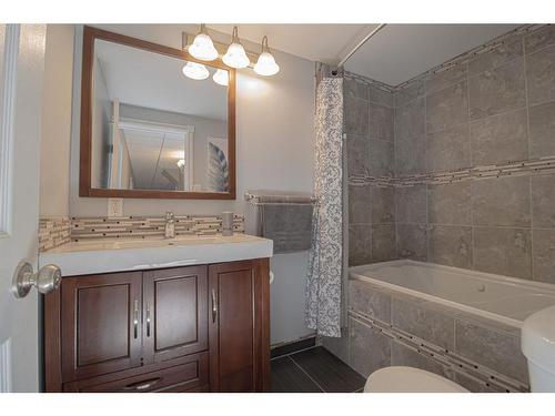 451074 Rge Rd 74, Rural Wainwright No. 61, M.D. Of, AB - Indoor Photo Showing Bathroom