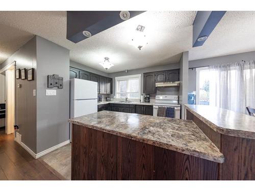 2909 56 Avenue, Lloydminster, AB - Indoor Photo Showing Kitchen