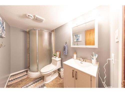 2909 56 Avenue, Lloydminster, AB - Indoor Photo Showing Bathroom