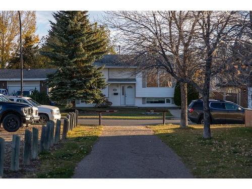 2909 56 Avenue, Lloydminster, AB - Outdoor With Facade