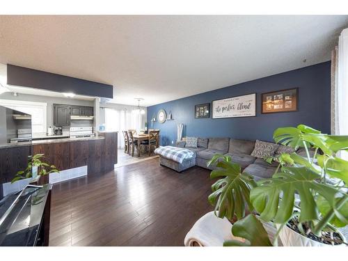 2909 56 Avenue, Lloydminster, AB - Indoor Photo Showing Living Room