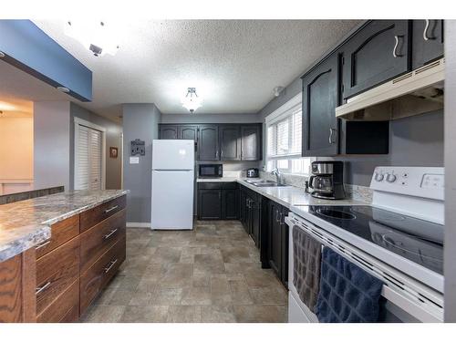 2909 56 Avenue, Lloydminster, AB - Indoor Photo Showing Kitchen With Double Sink