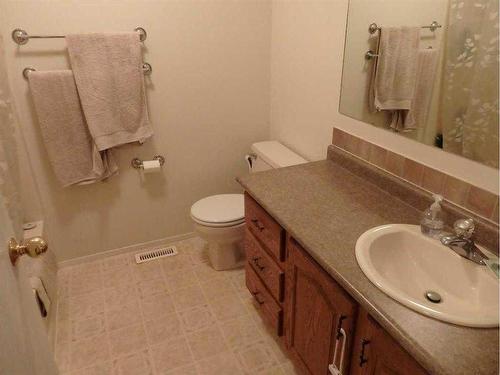 5821 52 Avenue, Vermilion, AB - Indoor Photo Showing Bathroom