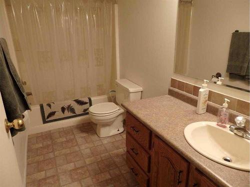 5821 52 Avenue, Vermilion, AB - Indoor Photo Showing Bathroom