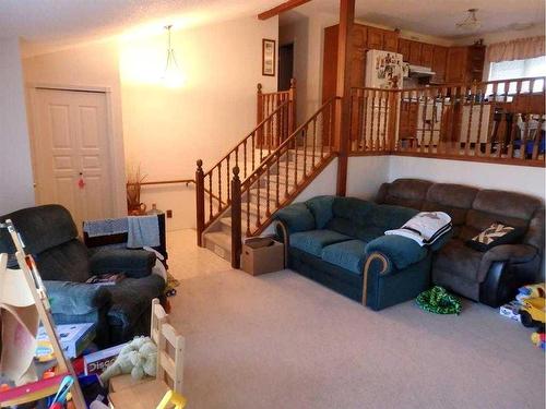 5821 52 Avenue, Vermilion, AB - Indoor Photo Showing Living Room