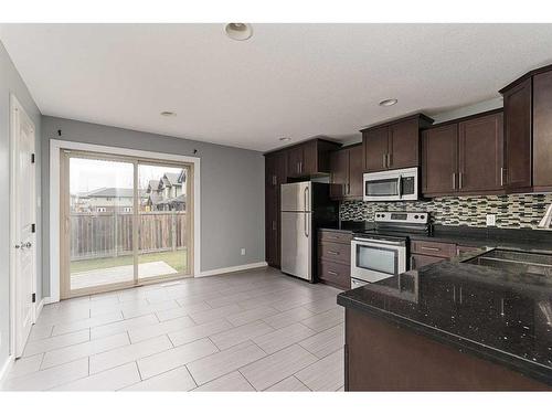 10-4260 41 Street, Lloydminster, SK - Indoor Photo Showing Kitchen