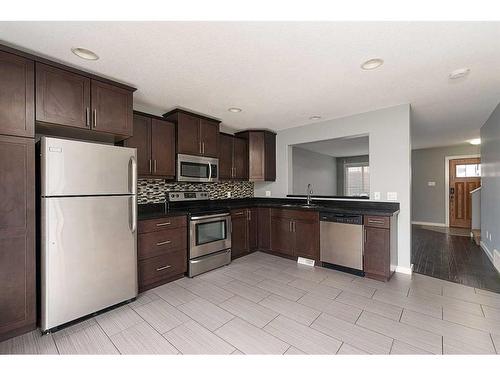 10-4260 41 Street, Lloydminster, SK - Indoor Photo Showing Kitchen