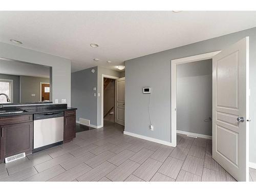 10-4260 41 Street, Lloydminster, SK - Indoor Photo Showing Kitchen