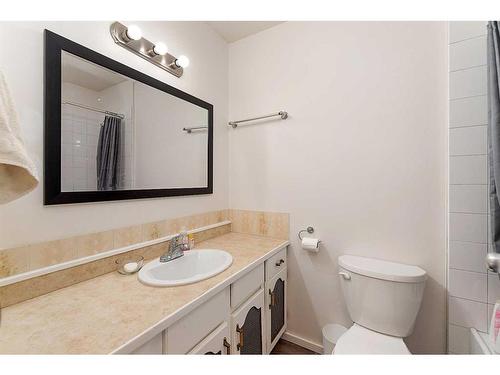 5310 26 Street Close, Lloydminster, AB - Indoor Photo Showing Bathroom