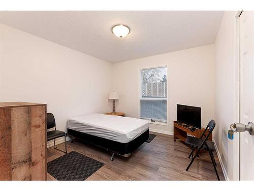 5310 26 Street Close, Lloydminster, AB - Indoor Photo Showing Bedroom