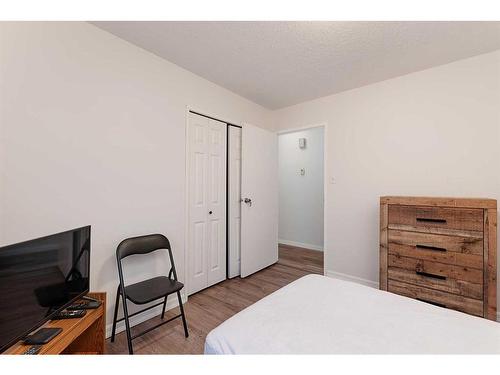 5310 26 Street Close, Lloydminster, AB - Indoor Photo Showing Bedroom