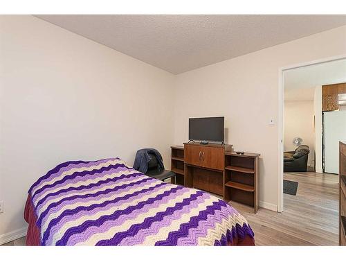 5310 26 Street Close, Lloydminster, AB - Indoor Photo Showing Bedroom