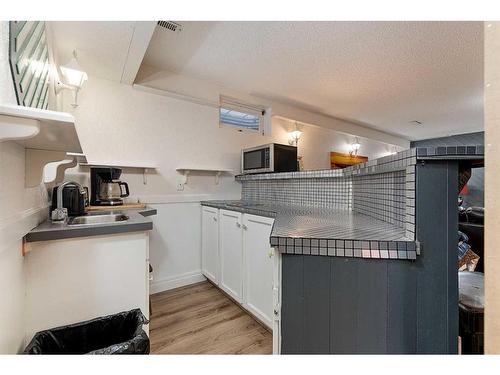 5310 26 Street Close, Lloydminster, AB - Indoor Photo Showing Kitchen