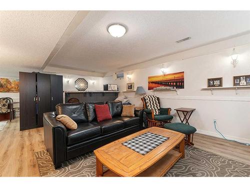 5310 26 Street Close, Lloydminster, AB - Indoor Photo Showing Living Room