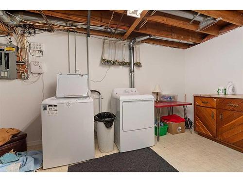 5310 26 Street Close, Lloydminster, AB - Indoor Photo Showing Laundry Room