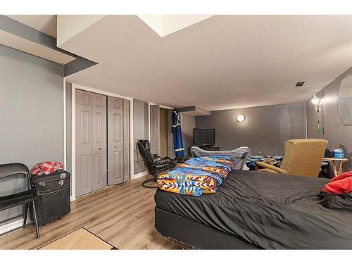 5310 26 Street Close, Lloydminster, AB - Indoor Photo Showing Bedroom