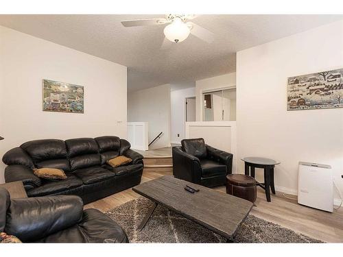 5310 26 Street Close, Lloydminster, AB - Indoor Photo Showing Living Room