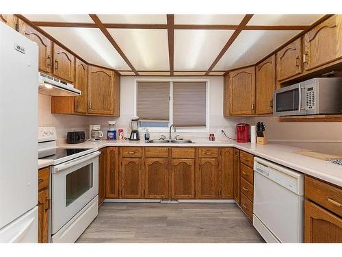 5310 26 Street Close, Lloydminster, AB - Indoor Photo Showing Kitchen With Double Sink