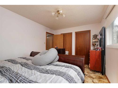 4528 49 Street, Lloydminster, SK - Indoor Photo Showing Bedroom