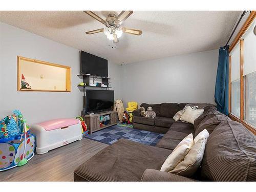 4528 49 Street, Lloydminster, SK - Indoor Photo Showing Living Room