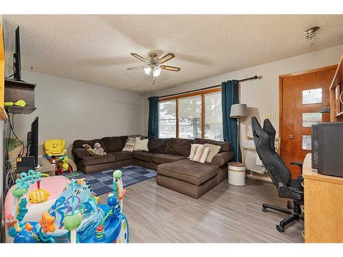 4528 49 Street, Lloydminster, SK - Indoor Photo Showing Living Room