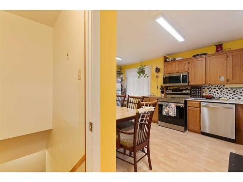 4528 49 Street, Lloydminster, SK - Indoor Photo Showing Kitchen