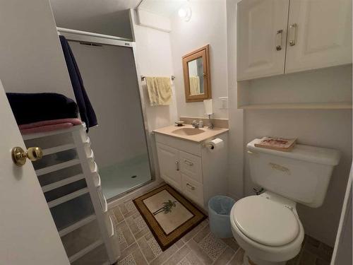 5106 4 Avenue, Chauvin, AB - Indoor Photo Showing Bathroom