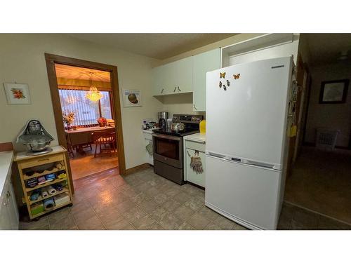 5106 4 Avenue, Chauvin, AB - Indoor Photo Showing Kitchen