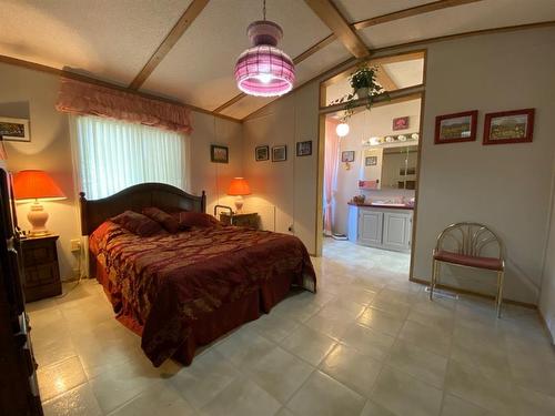 4812 50 Avenue, Mclaughlin, AB - Indoor Photo Showing Bedroom