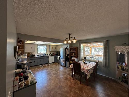 4803 47 Street, Hardisty, AB - Indoor