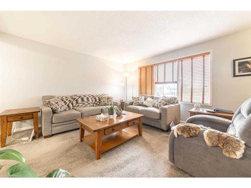 5715 51 Street, Lloydminster, AB - Indoor Photo Showing Living Room