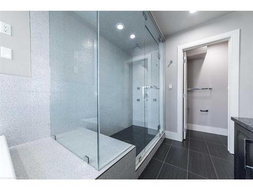 1807 59A Avenue, Lloydminster, AB - Indoor Photo Showing Bathroom