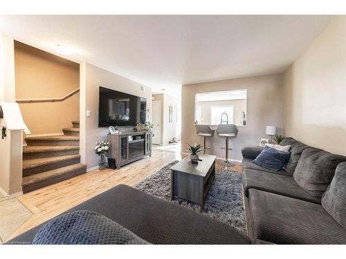 6-1521 47C Avenue, Lloydminster, SK - Indoor Photo Showing Living Room