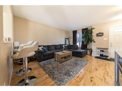 6-1521 47C Avenue, Lloydminster, SK - Indoor Photo Showing Living Room