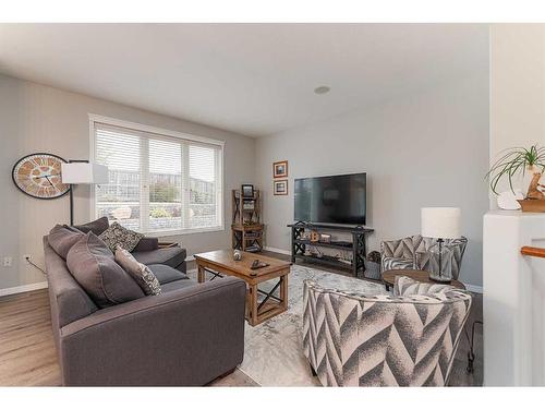 2406 58A Avenue Court, Lloydminster, AB - Indoor Photo Showing Living Room