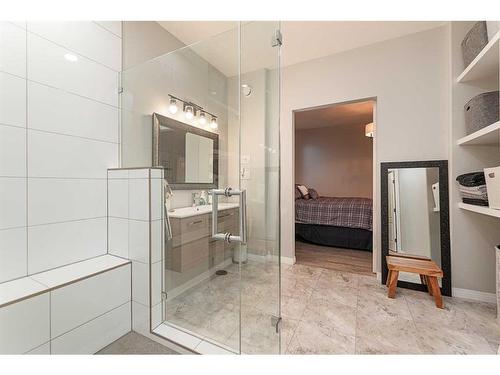 2406 58A Avenue Court, Lloydminster, AB - Indoor Photo Showing Bathroom