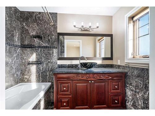 1306 52C Avenue, Lloydminster, AB - Indoor Photo Showing Bathroom