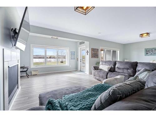 121 Sandy Beach, Sandy Beach (Sask), SK - Indoor Photo Showing Living Room