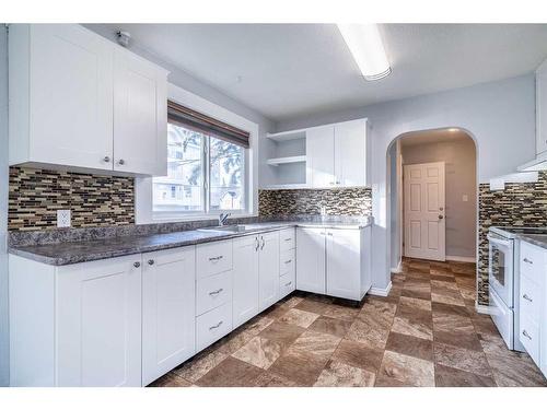 5123 50 Street, Lloydminster, AB - Indoor Photo Showing Kitchen