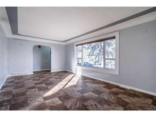 5123 50 Street, Lloydminster, AB - Indoor Photo Showing Other Room