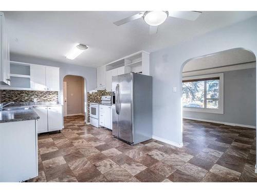 5123 50 Street, Lloydminster, AB - Indoor Photo Showing Kitchen With Double Sink