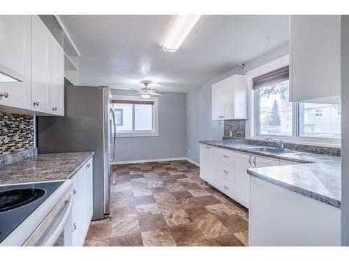 5123 50 Street, Lloydminster, AB - Indoor Photo Showing Kitchen