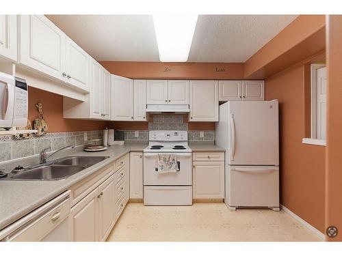 106-51116 49 Avenue, Lloydminster, AB - Indoor Photo Showing Kitchen With Double Sink