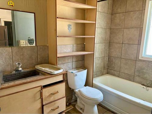 4717 43 Street, Lloydminster, SK - Indoor Photo Showing Bathroom