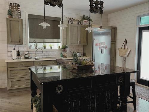 818 29 Street, Wainwright, AB - Indoor Photo Showing Kitchen