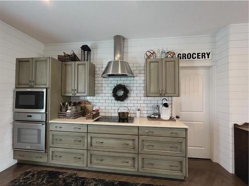 818 29 Street, Wainwright, AB - Indoor Photo Showing Kitchen