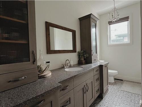 818 29 Street, Wainwright, AB - Indoor Photo Showing Bathroom