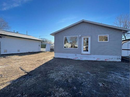 733 9 Avenue, Wainwright, AB 