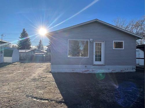 733 9 Avenue, Wainwright, AB 