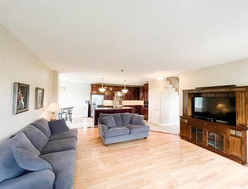 445066 Rng Rd 44, Rural Wainwright No. 61, M.D. Of, AB - Indoor Photo Showing Living Room